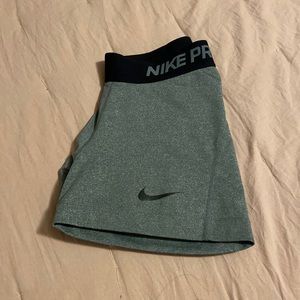 NIKE Gray Nike Pros